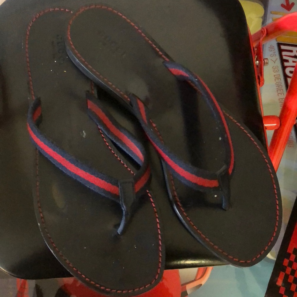 Gucci thong slides
